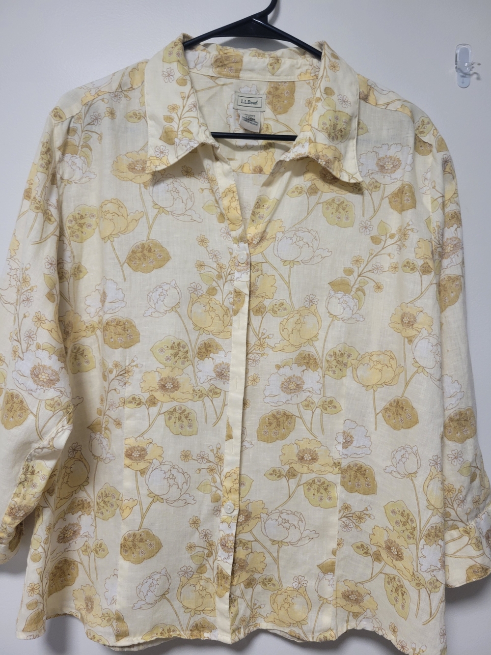 L.L. Bean Woman’s Cream and Yellow Floral Button-Down Shirt Size XL